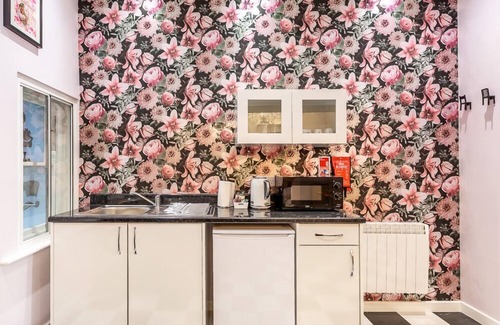 Newcastle-upon-Tyne Apartment | Through the Looking Glass