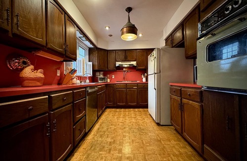 Amagansett Lanes House | Throwback Amagansett cottage five minutes from beach. Kid and pet-friendly!