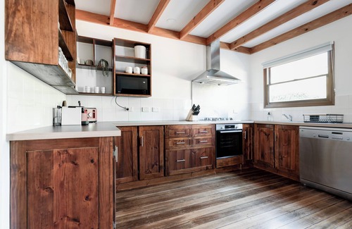 West Launceston House | Thrower Cottage: Gateway to the Cataract Gorge