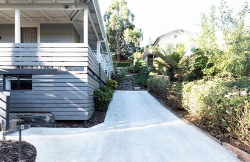 West Launceston House | Thrower Cottage: Gateway to the Cataract Gorge