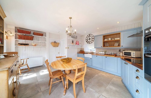 Kirriemuir Cottage | Thrums Cottage - Kirriemuir Central Location