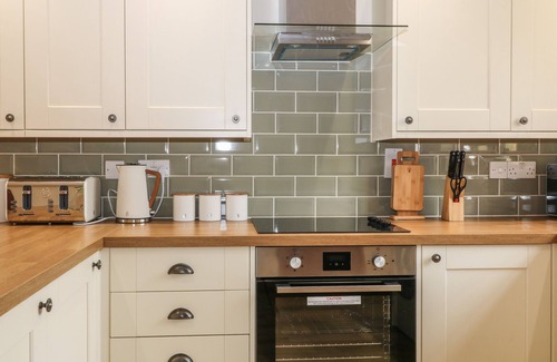 Lifton Cottage | THRUSHEL COTTAGE, pet friendly, with open fire in Lifton