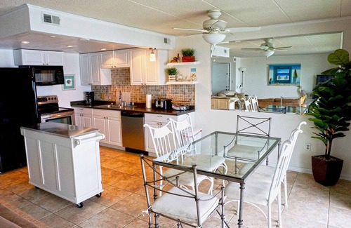 Midtown Ocean City Condo | Thunder Island 128C-Baywater 39th St, Free WiFi, Pool, Elev, W/D, AC