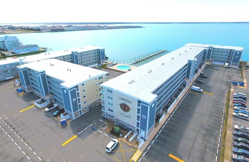 Midtown Ocean City Condo | Thunder Island 61B-Baywater 39th St, Free WiFi, Pool, Elev, W/D, AC