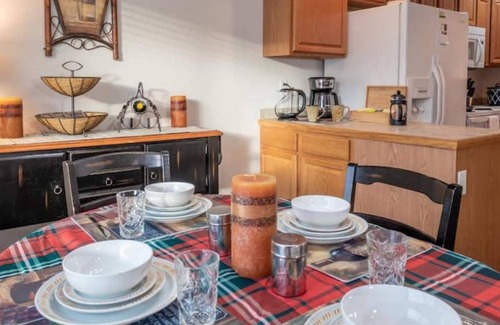 Delta House | Thunder Mountain Vista-Captivating and Memorable