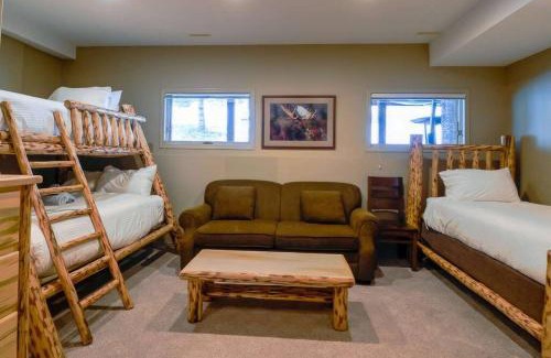 East Kootenay House | Thunder Ridge Chalet by Fernie Lodging Company