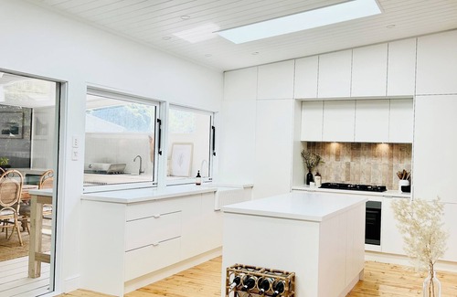 North Bendigo House | Thunder St Cottage. Light Bright Home