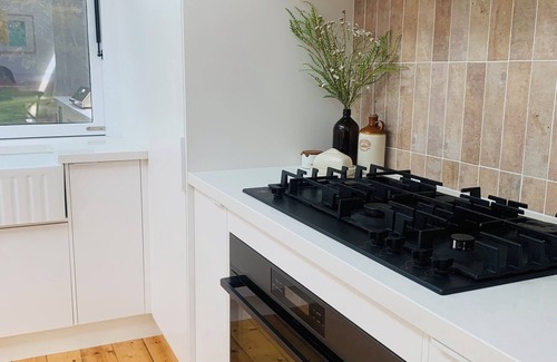 North Bendigo House | Thunder St Cottage. Light Bright Home