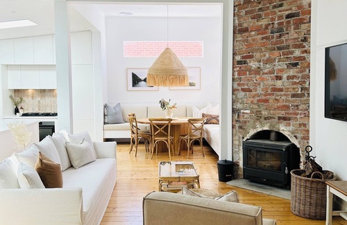 North Bendigo House | Thunder St Cottage. Light Bright Home