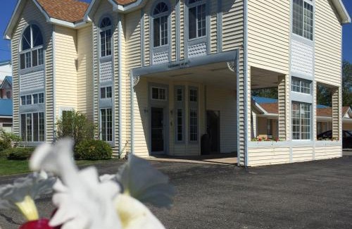 Mackinaw City Hotel | Thunderbird Inn of Mackinaw City