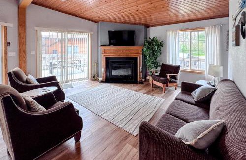 Lake Delton Apartment | Thunderbird Resort Condo