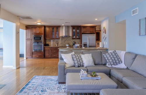 La Paz At Desert Springs House | Thunderbird Retreat! w/Fast Wifi, Pool, Fire Pit, And Game Room.