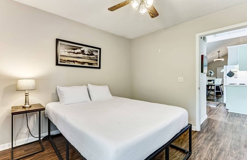 Victory Heights Cottage | Thunderbolt Cottage!