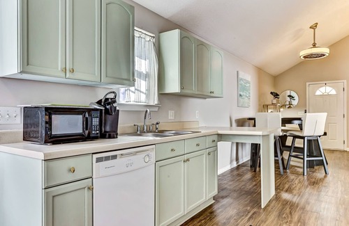 Victory Heights Cottage | Thunderbolt Cottage!