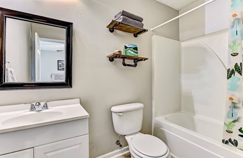 Victory Heights Cottage | Thunderbolt Cottage!