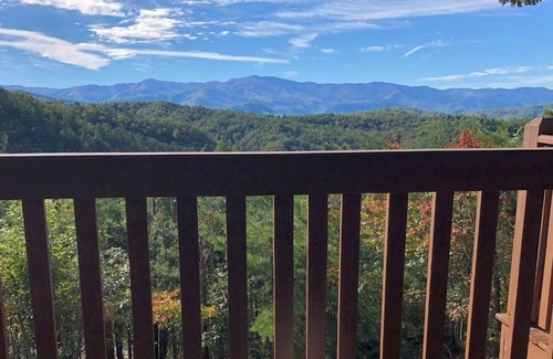 Townsend Cabin | Thunderhead Mountain Expanse-Breathtaking View!