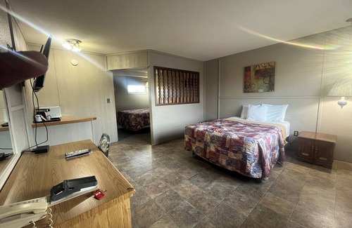 Swan River Hotel | Thunderhill Motel