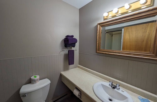 Swan River Hotel | Thunderhill Motel