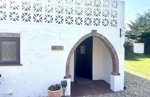Irstead House | Thurnefield - Willow Tree