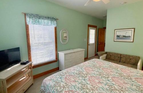 Ocracoke Hotel | Thurston House Inn