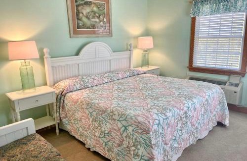 Ocracoke Hotel | Thurston House Inn