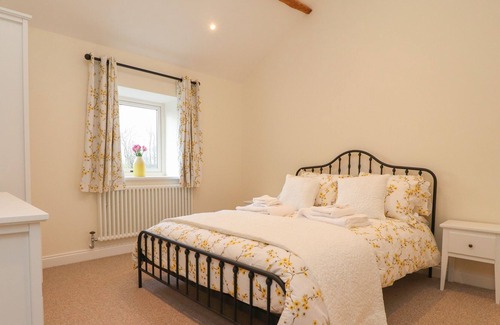 Wesham Cottage | THY OWD STY, pet friendly, with open fire in Kirkham