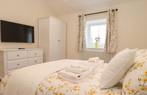 Wesham Cottage | THY OWD STY, pet friendly, with open fire in Kirkham