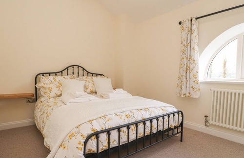 Wesham Cottage | THY OWD STY, pet friendly, with open fire in Kirkham