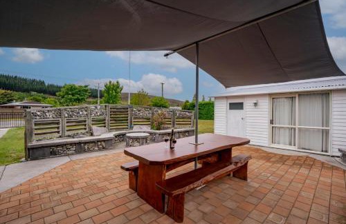 Clyde House | Thyme Away - Clyde Holiday Home