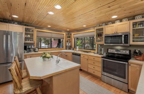 Ardenvoir House | Thyme Out by NW Comfy Cabins