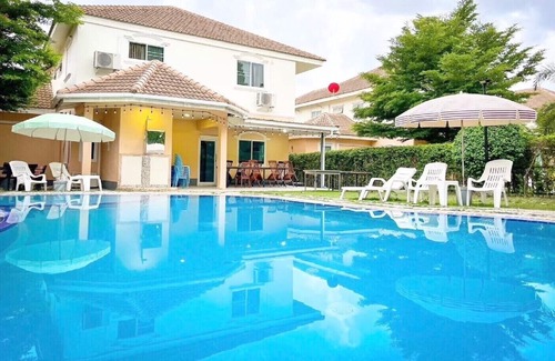 Central Pattaya Villa | Thyme Pool Villa - 7 bedroom, Central City, Spacious