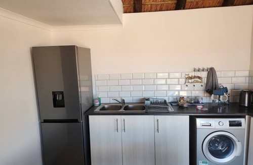 Mountainside Cottage | Thys' Place, a Gateway to Coastal Bliss in Gordon's Bay! Digital Nomad paradise!