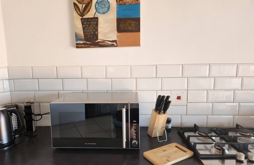 Mountainside Cottage | Thys' Place, a Gateway to Coastal Bliss in Gordon's Bay! Digital Nomad paradise!