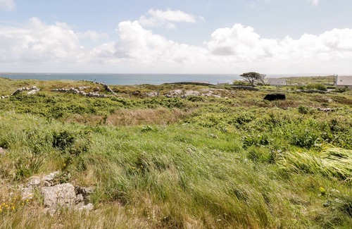 Wild Atlantic Way Cottage | TÍ TOM NÁRTA, family friendly in Lettermore, County Galway