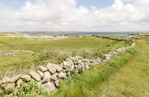 Wild Atlantic Way Cottage | TÍ TOM NÁRTA, family friendly in Lettermore, County Galway