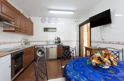 Nava de la Asuncion House | Tiara Vacaciones : ES Ideal Para Familia y Amigos Cerca del Centro del Pueblo
