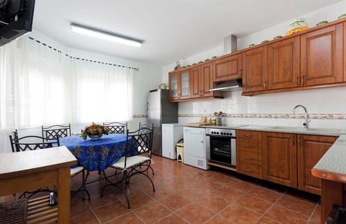 Nava de la Asuncion House | Tiara Vacaciones : ES Ideal Para Familia y Amigos Cerca del Centro del Pueblo