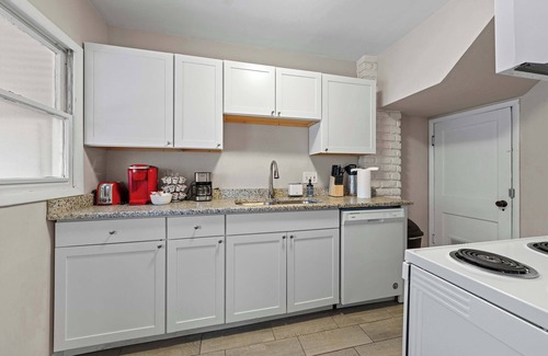 Clintonville House | Tibet Twins 2 Retreat for 6
