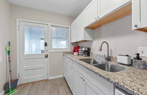 Clintonville House | Tibet Twins 2 Retreat for 6