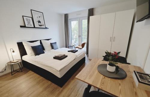 Metzingen Apartment | TiCasa BLACK-Zentral-Outlet-Aufzug-Stylisch-Unique