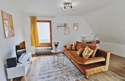 Nuertingen Apartment | TiCasa HARMONY - Zentral-Uni-Bahnhof-Balkon-Unique-SmartTV