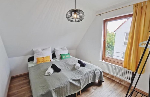 Nuertingen Apartment | TiCasa HARMONY - Zentral-Uni-Bahnhof-Balkon-Unique-SmartTV
