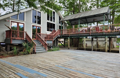 Springfield House | Tickfaw River House - sleeps 8- has 5 beds