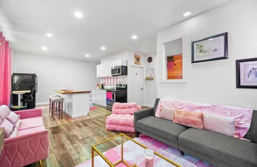 Marlinton Apartment | Tickled Pink – A Fun & Fabulous Stay!