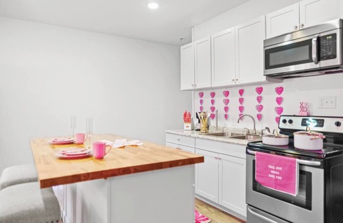 Marlinton Apartment | Tickled Pink – A Fun & Fabulous Stay!