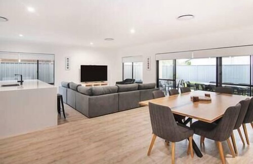 Busselton House | Tidal Treasures Family Beach House A