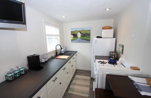 East Sandwich Cottage | Tidal View 2 - Bright & airy cottage across the street from the beach