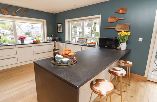 Noss Mayo House | TIDAL WATERS, pet friendly, country holiday cottage in Noss Mayo