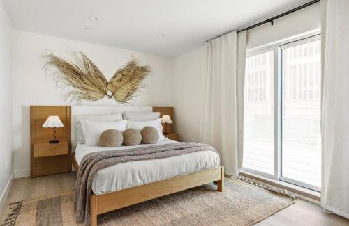 El Porto Apartment | Tide House - Unit A - Modern Seaside 1BD w Parking