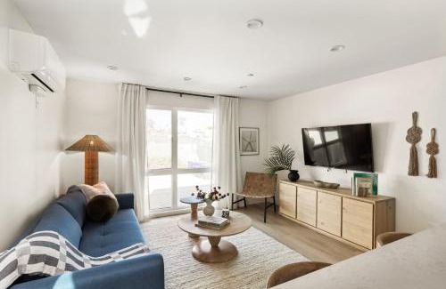 El Porto Apartment | Tide House - Unit A - Modern Seaside 1BD w Parking